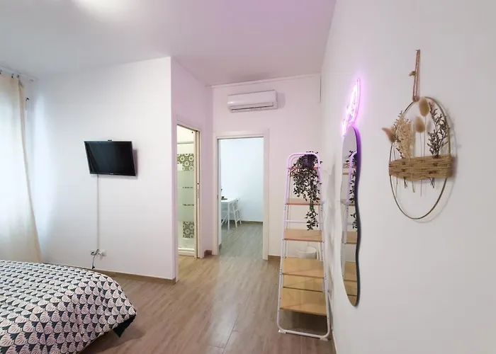 Santaluna Apartment *